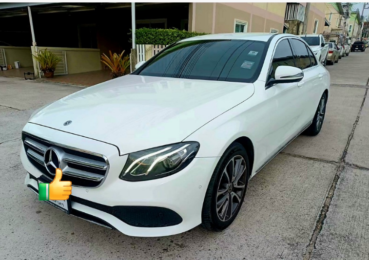 奔驰E350e白色