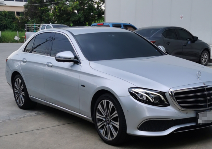 奔驰e300e顶配